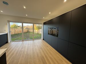 KITCHEN- click for photo gallery